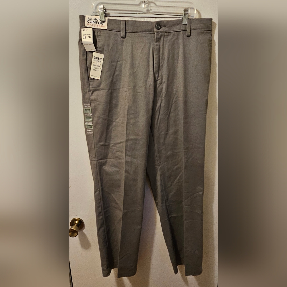 Dockers Men's Easy‎ Khaki Straight Fit Pleated Pants Gray Size 36x32 NWT